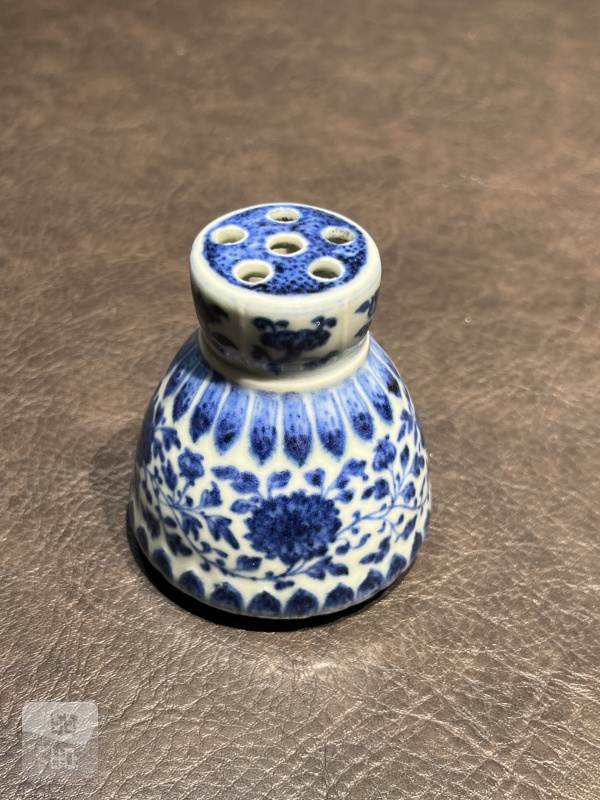 清雍正 仿宣窑青花缠枝莲纹花插 - 图3